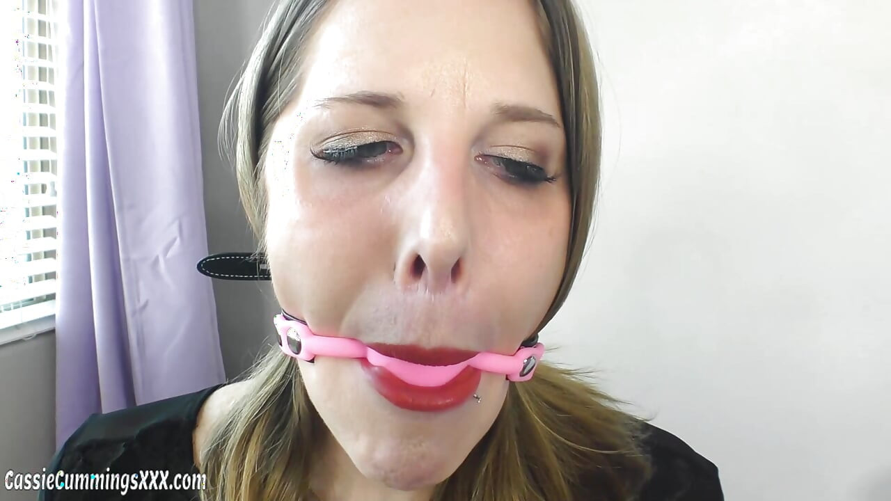 La mordaza bdsm de Cassie y habla