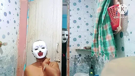 Тамильская домохозяйка застукала ее зятя, который использует, чтобы тайно наблюдать за ней во время купания, затем он соблазнил ее - полный тамильский аудио