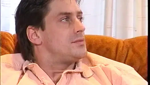 Симпатичная телочка-блондинка Charlie Waters любит начинать свое утро с секса с ее хорошо оснащенным любовником