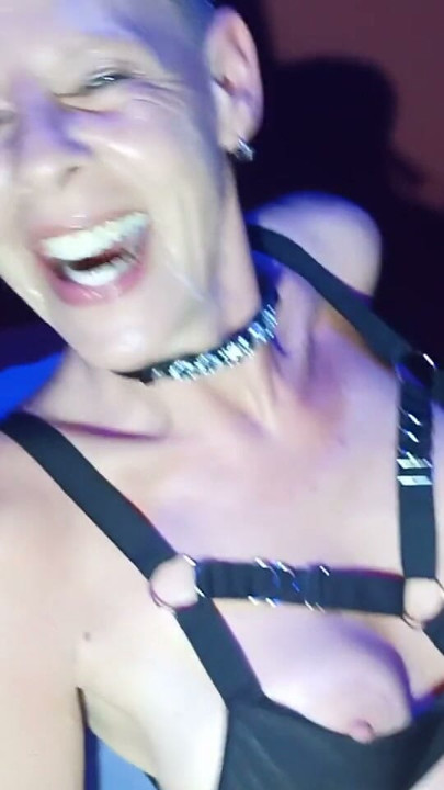 CoraBitch con 5 tíos en el punto de encuentro swinger en Gran Canaria | Clip 3