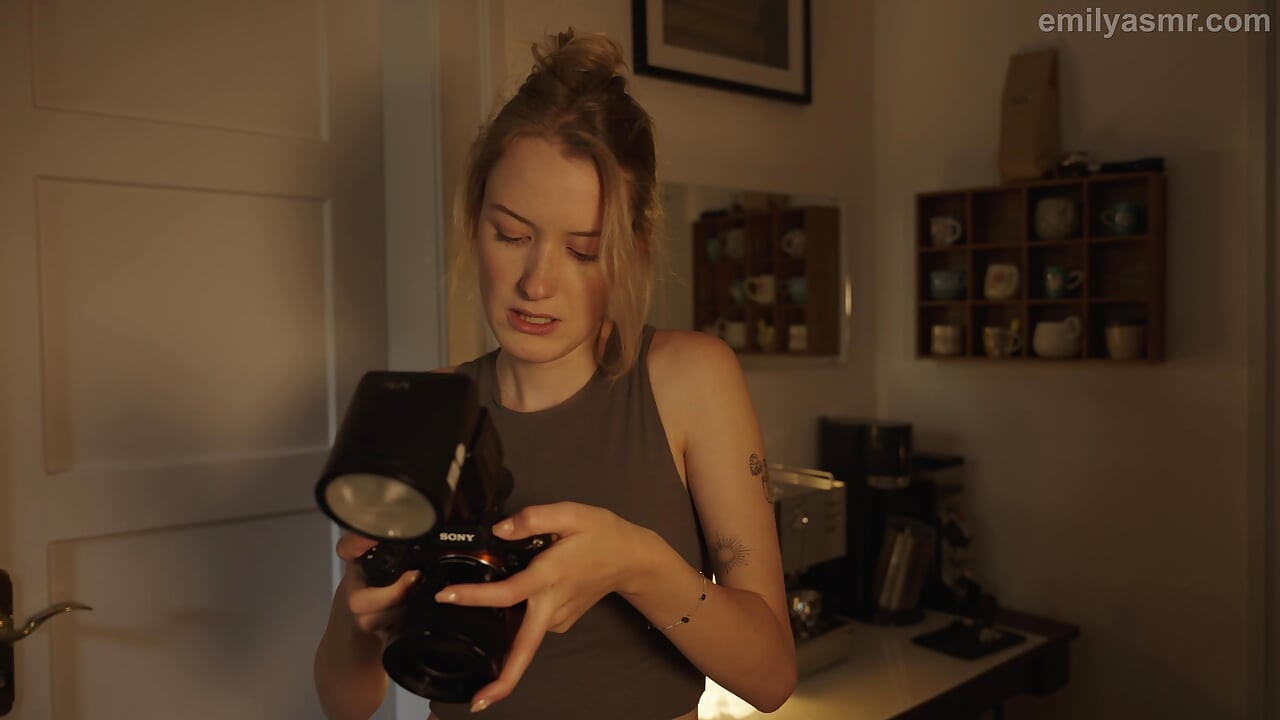 Fotógrafo de ASMR necesita un modelo masculino ... ¡Ella te necesita!