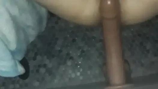 Islak azgın deliğimi iki yarakla birden sikiyorum.