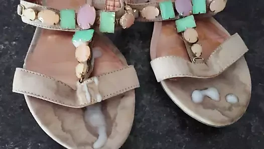 Cum üzerinde arkadaşlar hanımları sandalet