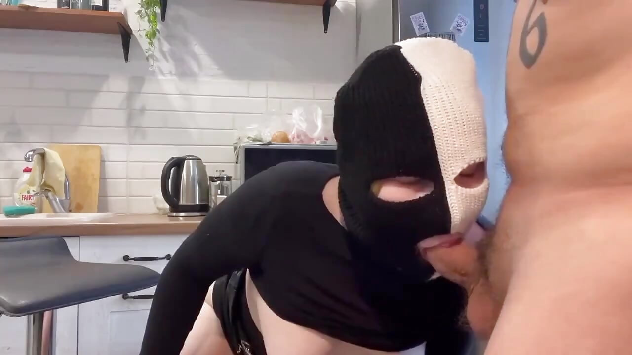 操了她并射在阴户里! 中出!