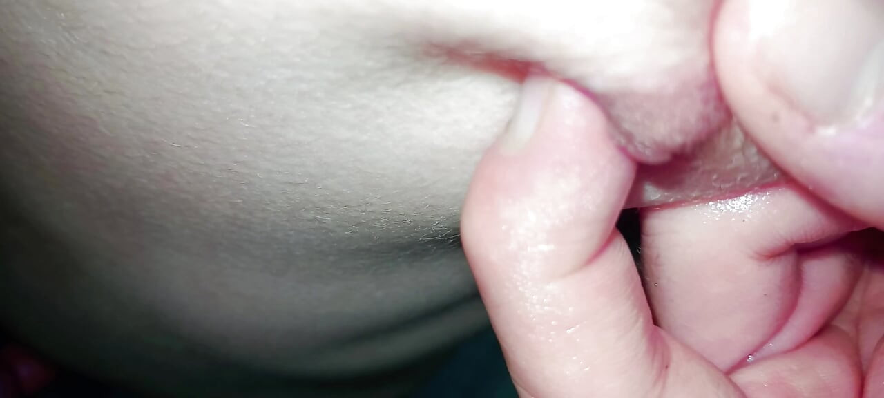 Horny solo jerk off in the toilet - ending with a hot cumshot💦