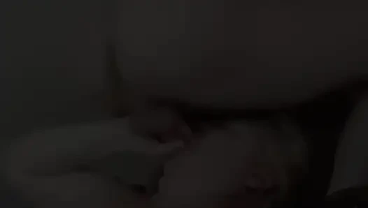 Трахнул мне в рот, сидя на моем лице и кончая в него