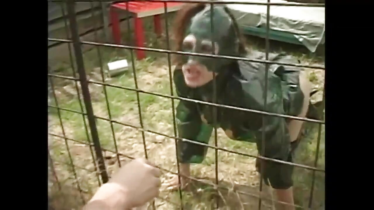 Vuile slet moet in haar kont worden geneukt