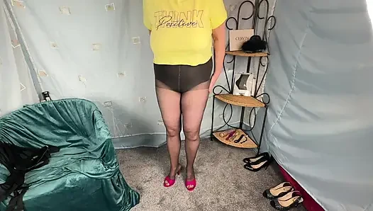 Mrs Mature Feet Big Granny Pants and Tights 427