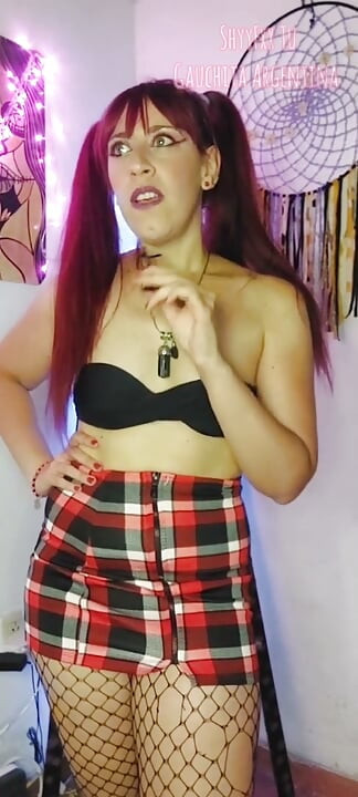 Shyyfxx החברה הכי טובה שלך מקשה על הזין שלך עם המשקפיים שלה ורוקדת! משחק תפקידים P1