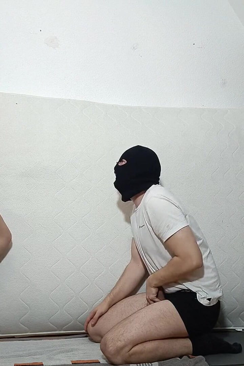 Gelene kadar beni tekmeliyor