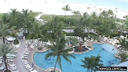 Blonde Verfuehrerin in heissem Oral-Spiel