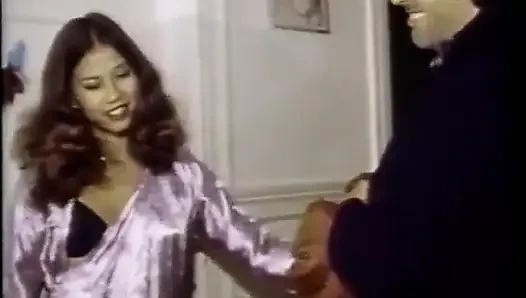 Memek sempit cewek eksotis asia rambut cokelat ini dientot habis-habisan sama kontol besar