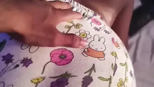 Gadis hot asal mallu menggoda pacarnya dengan pantat montoknya