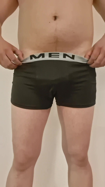 Pula din pantaloni
