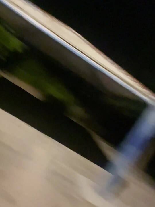 Quente garoto de lightskin se masturba em público
