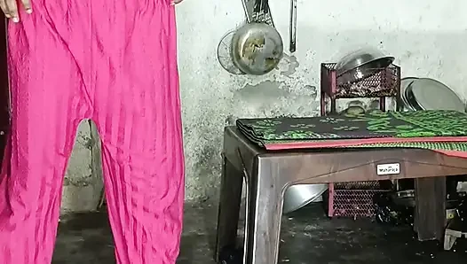 En iyi göt Hintçe domaltarak sikiliyor sesli desi kız eğlencesi tüm araziyi aldıktan sonra çığlık atmaya başladı.