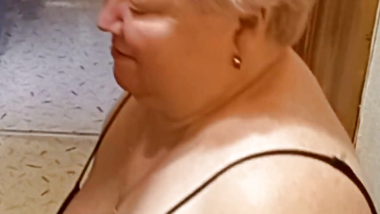 Hot and Passionate Blowjob From Mother-in-law with Cum in Her Mouth