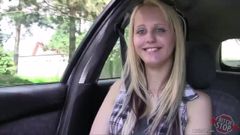 Bitch Stop - blonde Teen Katerina im Freien gefickt