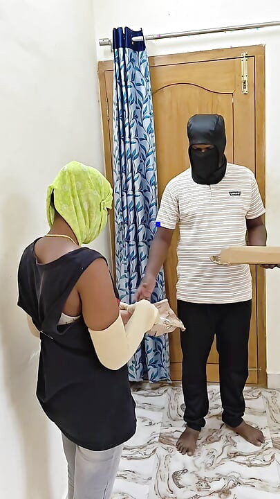 Delivery Boy Unexpected Fucks Lonely Girl