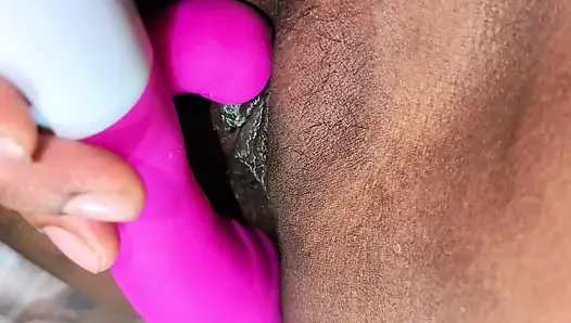 Yeni dildo, amcığımdaki tam güç titreşimi beni penis için azdırdı