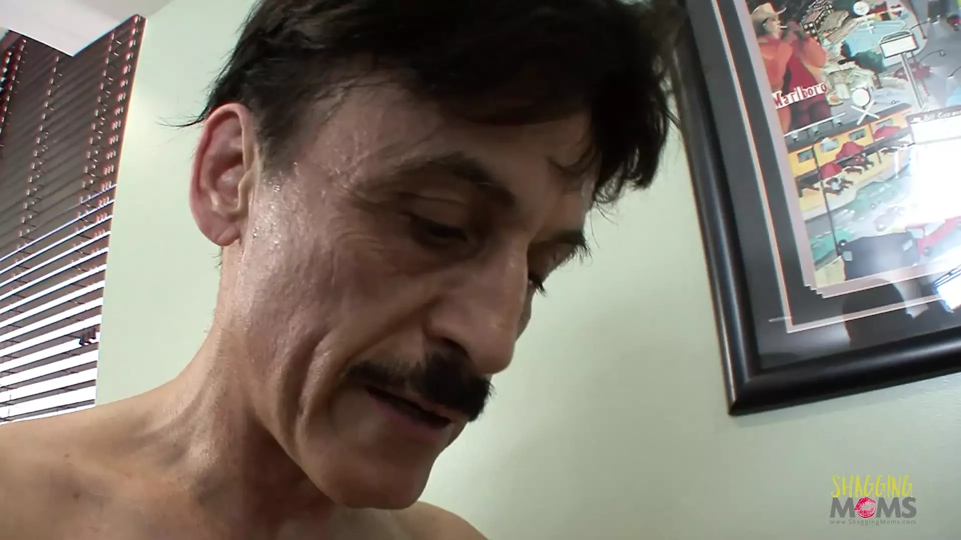 A fim de obter uma mesada maior, essa esposa troféu precisa trabalhar