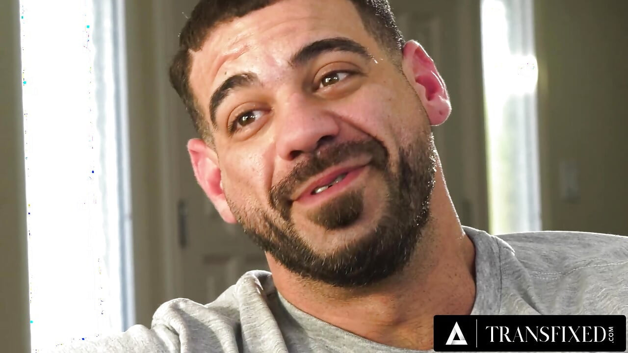 TRANSFIXED - Casey Kisses își antrenează prietenul să facă plăcere fetelor trans cu anal fierbinte și dublu ejaculat