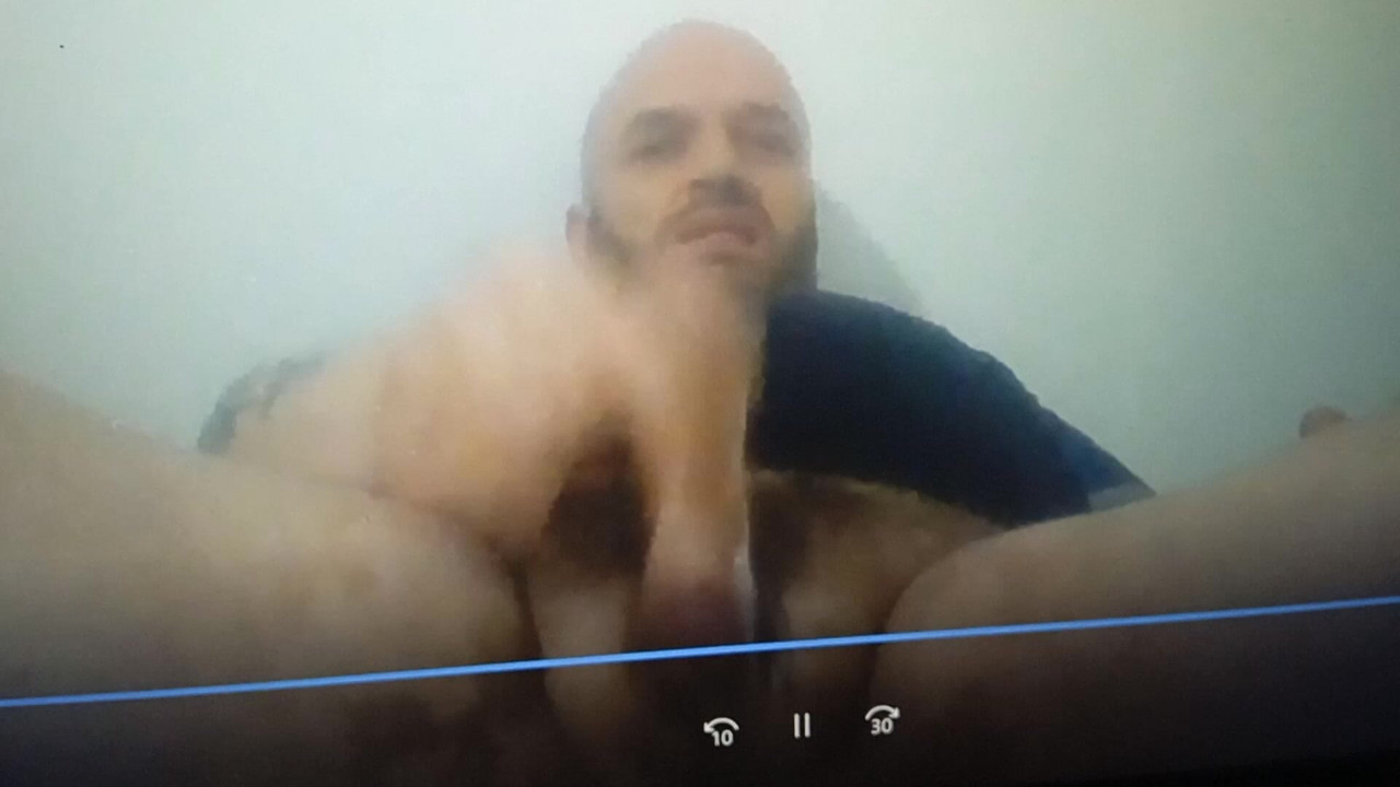 Dj squirte beaucoup de sperme