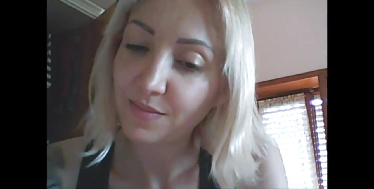 兩個美麗的女孩，淘氣和褻瀆神明的朋友（與Chantal和Nicoletta Embassi）