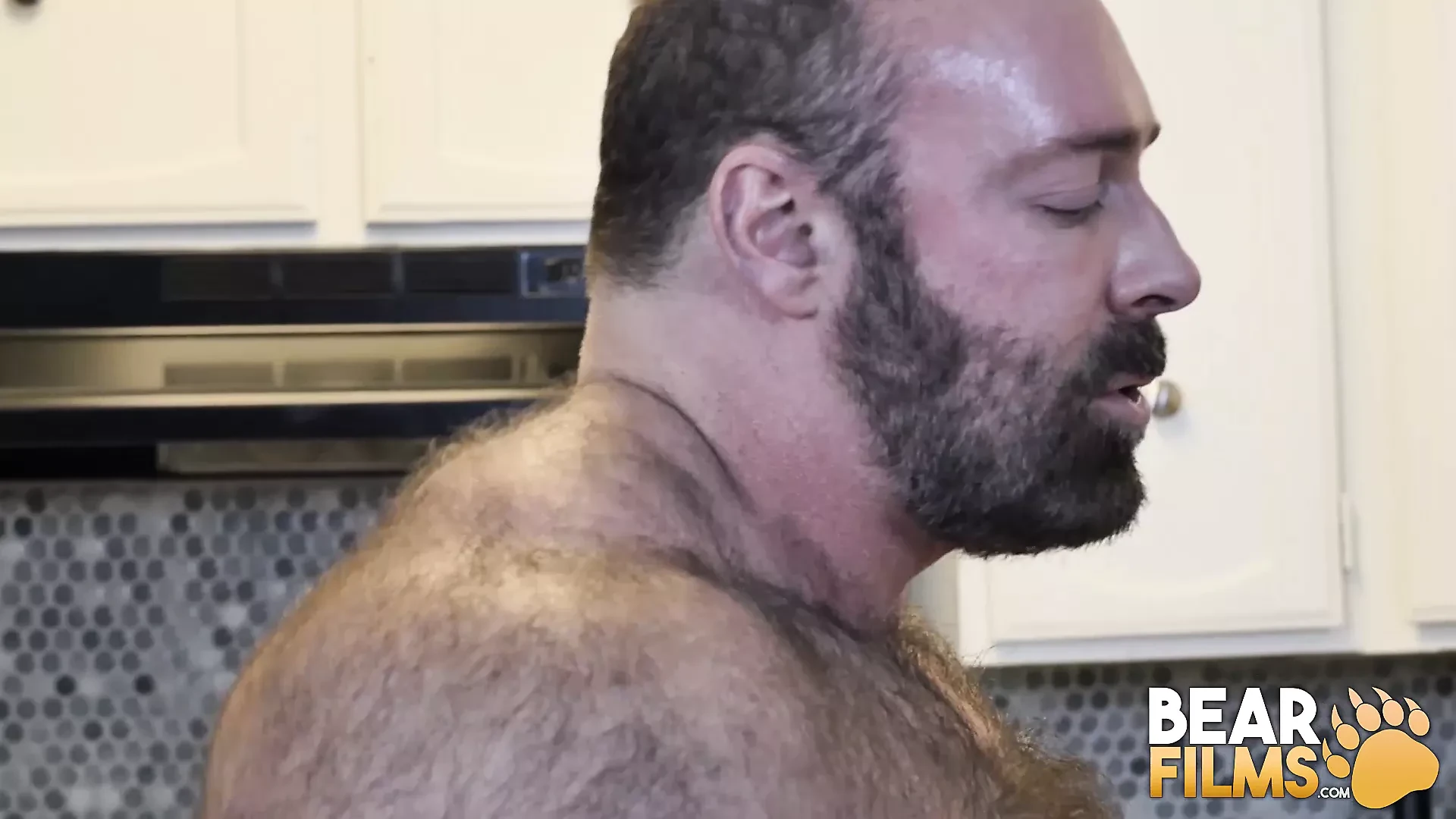 Bearfilms medvedi brad kalvo i kosher svinja sirova intenzivno uzgajaju