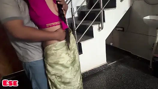 Istri india dientot habis-habisan di tangga dan nyepong kontol dengan nikmat