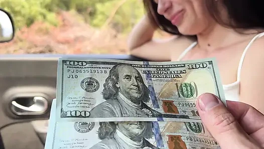 Bir kız şehre otostop çekiyor ve yolculuğun parasını ödemek istemiyor, ancak para için her şeyi yapmayı kabul ediyor