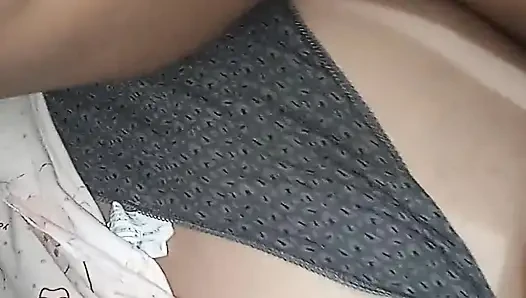Gadis pemalu ini kakinya dengan ganas