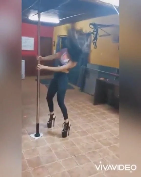 Pendeja bailando rico