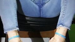 Sexy džíny těsné milfky, chodidla