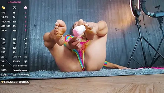 A MILF WHO KNOWS HOW TO USE HER FEET!!