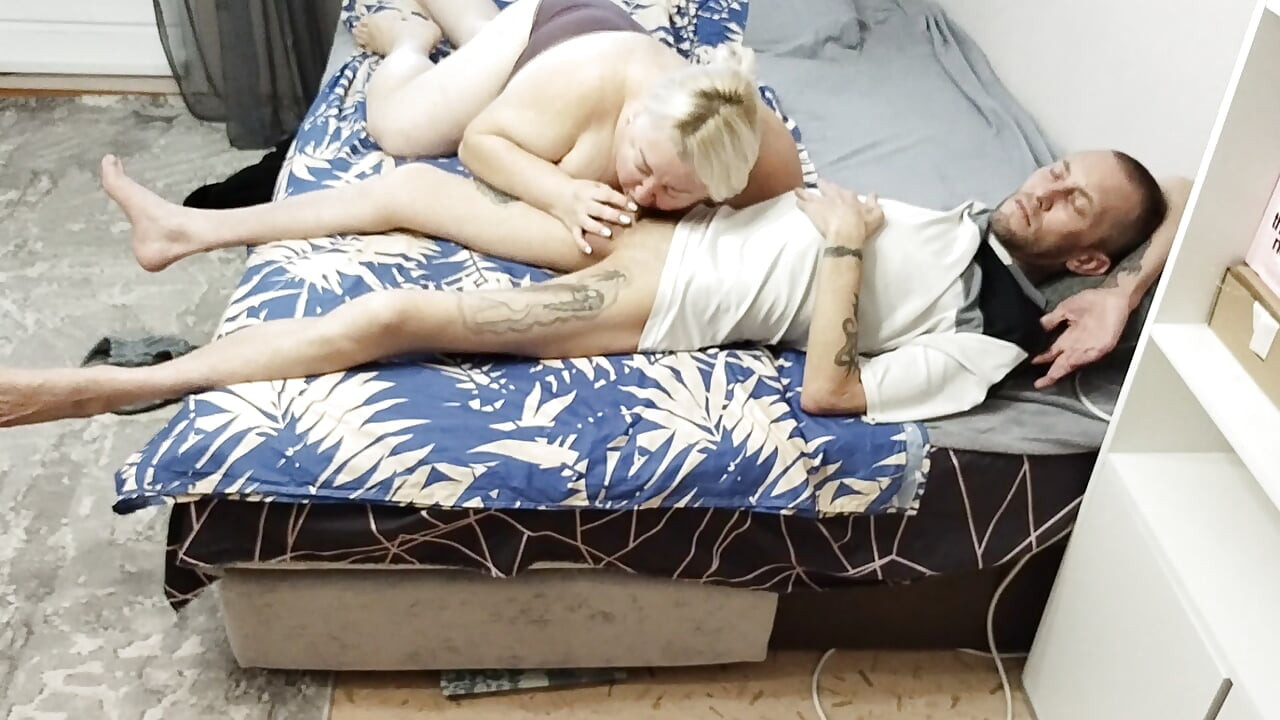 Elélvezés egy barátnőm mély szopásától