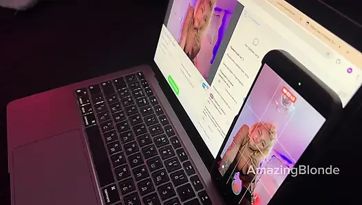 Erstaunliche blonde schlampe wurde vor zuschauern während einer webcam-show gefickt