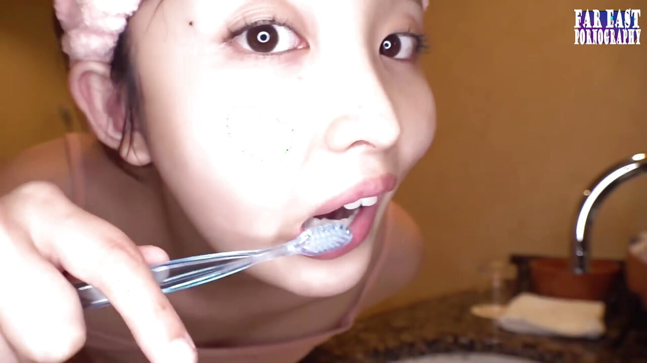 Прогулянка з кремовим поцілунком з повним ротом, смакуючи кожну теплу фазу закручування3.