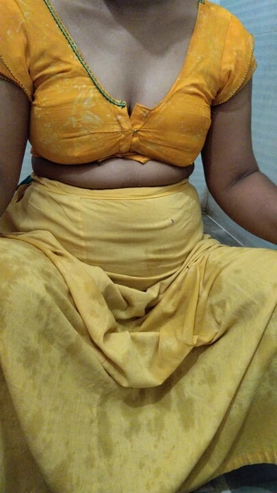 Desi hot saira stepsister bathing