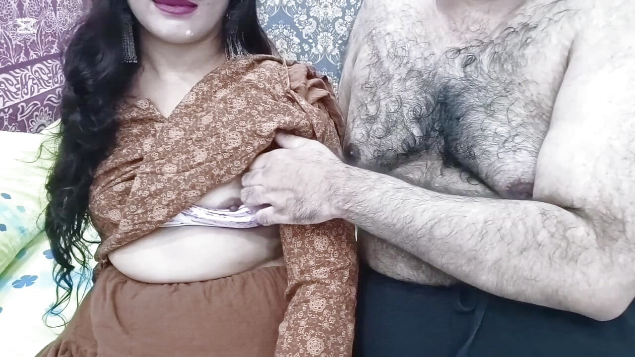 Pakistani Beautiful Housewife Penetrated By Old Stepdad