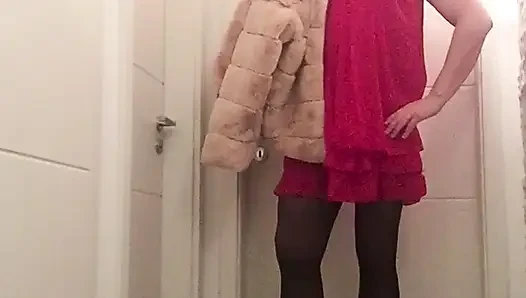 Nicki-Crossdress in a sexy red Mini-Dress, Pantyhose and High-Heels