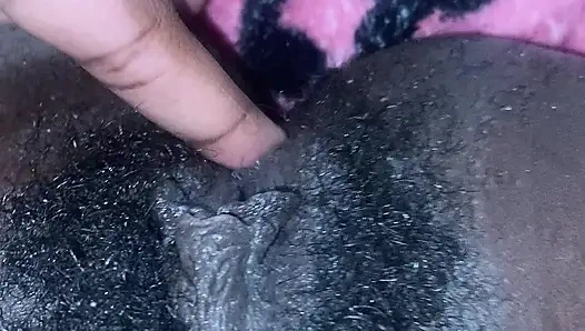 Моя мокрая сливочная волосатая черная киска
