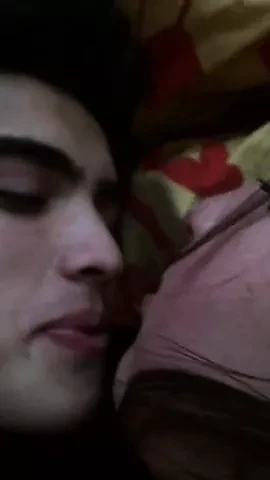 ecem  iki  genc  sevgili