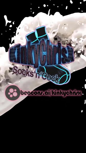 KinkyChrisX con plug in calzini blu