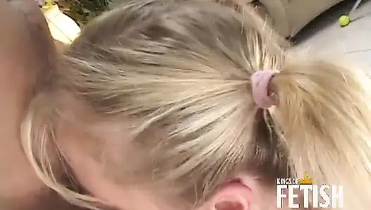 Gadis remaja rambut pirang dengan toket kecil muncrat sampai banjir setelah dientot habis-habisan