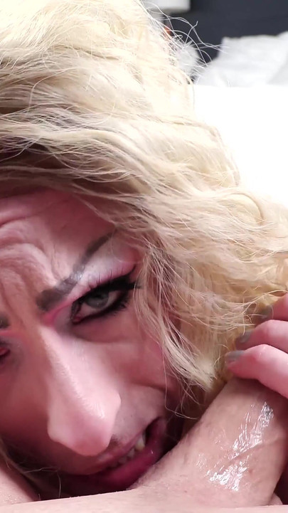 Elle attend patiemment son alpha