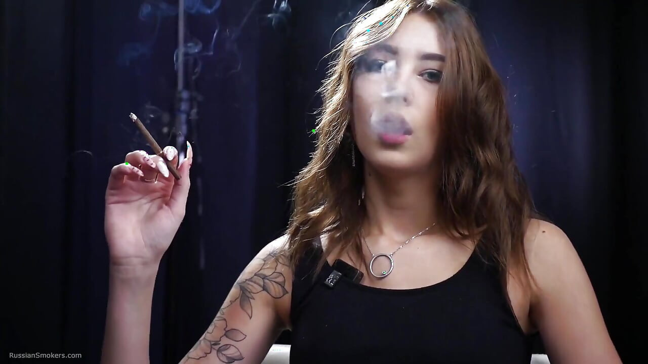 19 Years Old Brunette Is Smoking 100mm Cork Cigarette