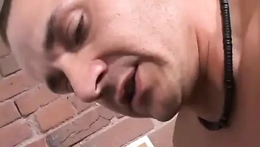 Adam tıraş ediyor ve mastürbasyon yapıyor!
