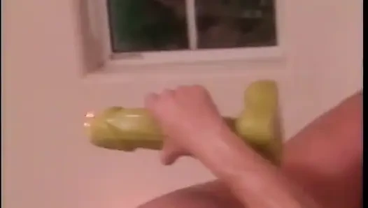 Olgun ateşli lezbiyenler spa küvetinde birbirlerini tatmin ediyor