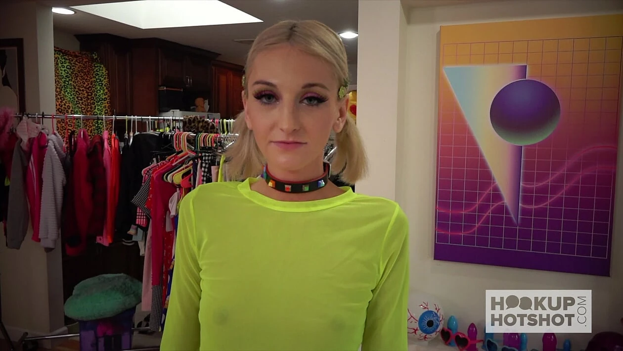 La petite blonde Tallie Francique se fait baiser par Bryan Gozzling !